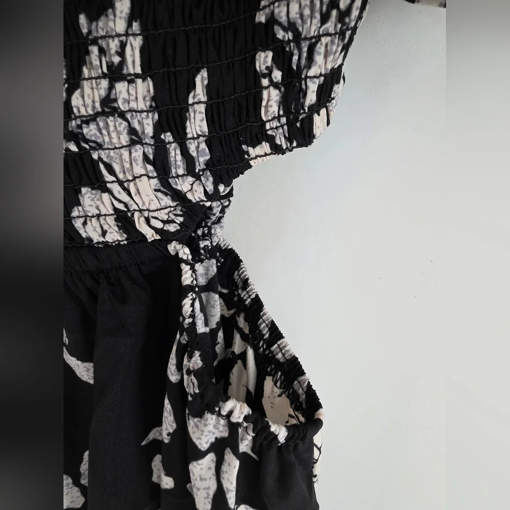 Blush Floral Maxi Dress Puff  Sleeves Smocked Bodice Black White Size Medium